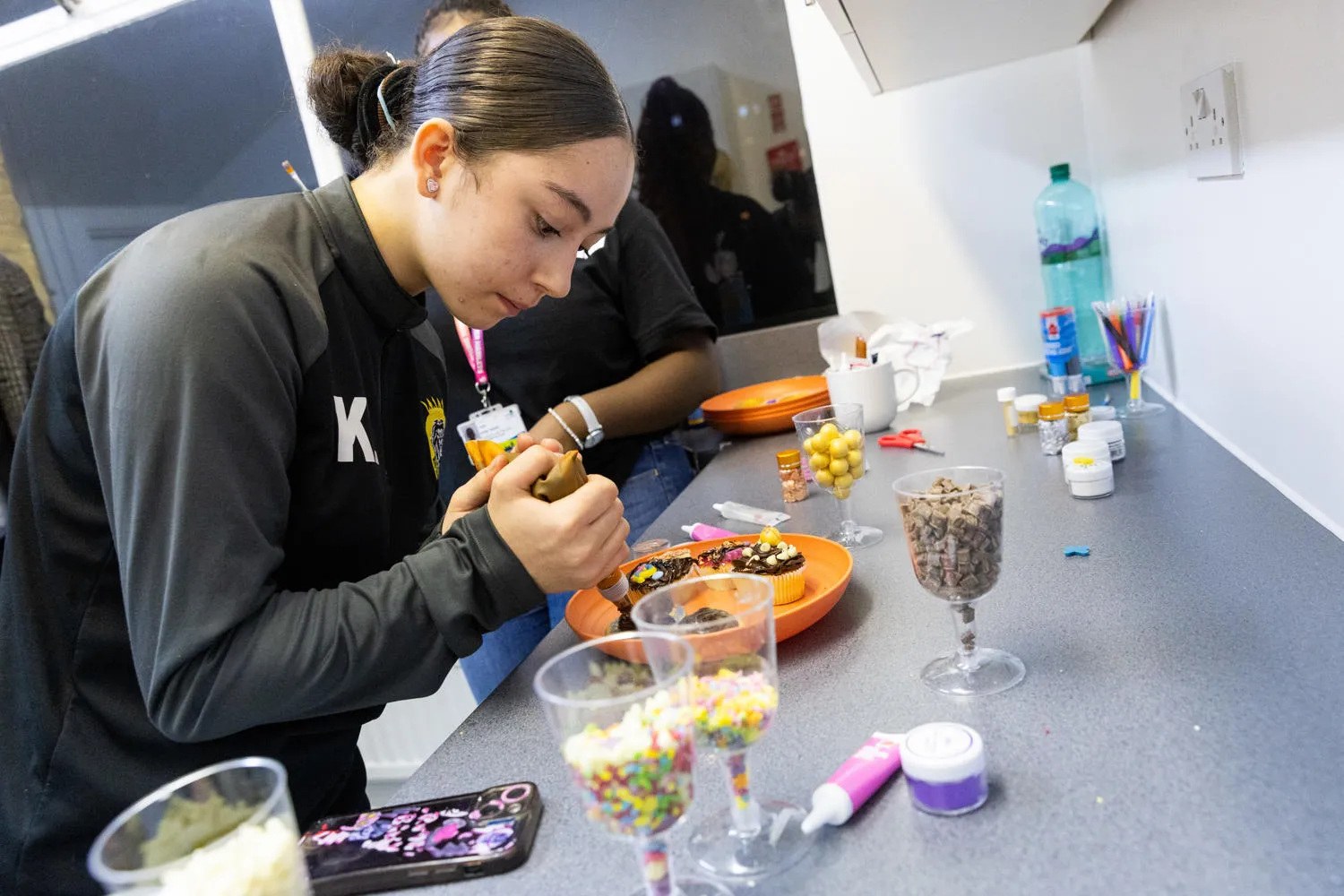 decorating cakes